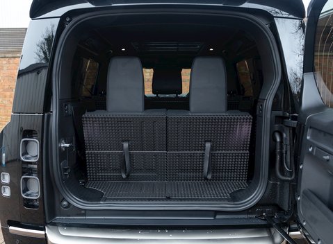 Land Rover Defender 110 X P400 32
