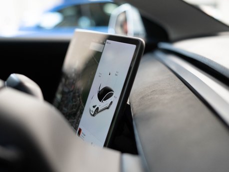 DISPLAY SWIVEL BRACKET FOR MODEL 3 (INCLUDING HIGHLAND) AND MODEL Y  3