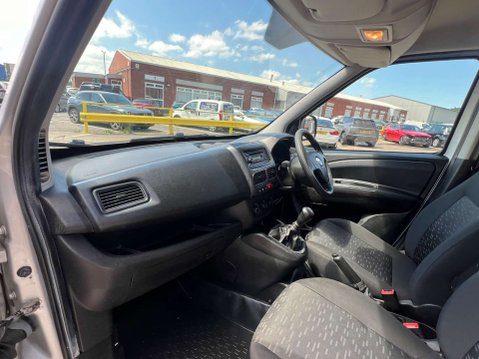 Vauxhall Combo 1.2 Combo 2000 Sportive CDTi - NATIONAL DELIVERY* 37