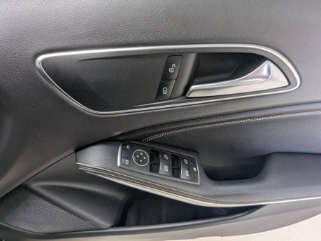 Mercedes-Benz GLA 1.6 GLA 180 Urban Edition Auto 5dr 33