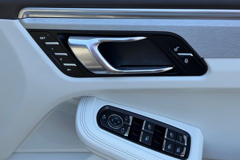 Porsche Macan TURBO PDK - HUGE SPEC - PAN ROOF - BOSE - CARPLAY 42