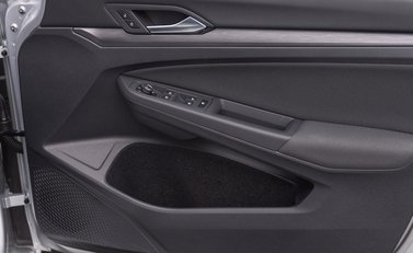 Volkswagen Golf 8 2.0 TDI Style 21