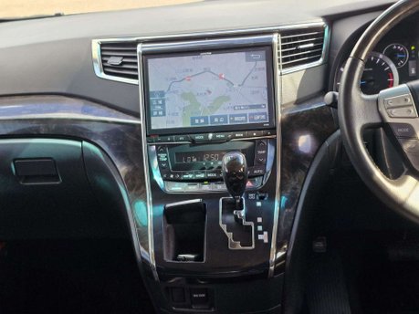 Toyota Alphard Auto+Petrol+7Seats 28