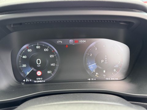 Volvo XC40 2.0 B4 MHEV Momentum Auto AWD Euro 6 (s/s) 5dr 31