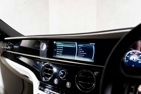 Rolls-Royce Ghost V12. FULL PPF. STARLIGHT. H, C & M SEATS. REAR ENTERTAINMENT. HUD. 64