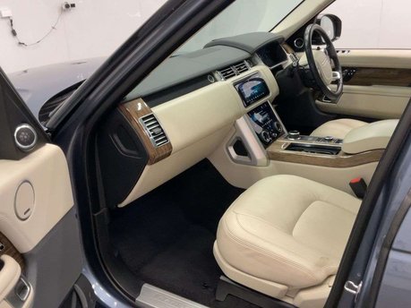 Land Rover Range Rover 3.0 Range Rover Vogue D MHEV Auto 4WD 5dr 9
