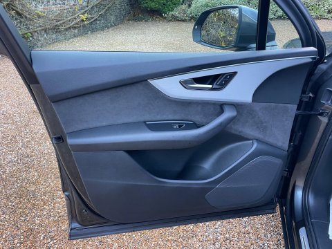 Audi Q7 3.0 TFSIe V6 55 S line SUV 5dr Petrol Plug-in Hybrid Tiptronic quattro Euro 76