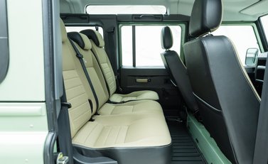 Land Rover Defender 110 HERITAGE 18