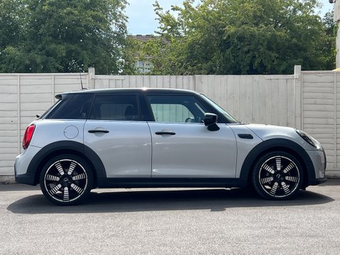 Mini Hatch 1.5 Cooper Exclusive Hatchback 5dr Petrol Steptronic Euro 6 (s/s) (136 ps) 6