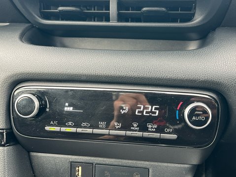 Toyota Yaris ICON FHEV 26