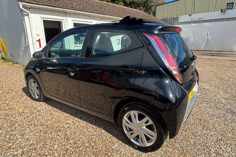 Toyota Aygo VVT-I X-PRESSION..X WAVE..CABRIOLET..LIMITED EDITION.. 8 SERVICES..£20 TAX  6