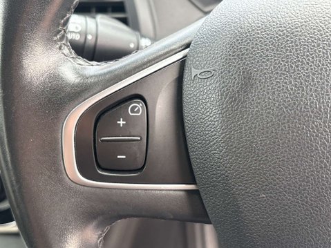 Renault Captur 1.5 dCi ENERGY Signature S Nav SUV 5dr Diesel Manual Euro 6 (s/s) (110 ps) 45