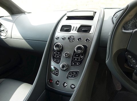 Aston Martin Vanquish 17