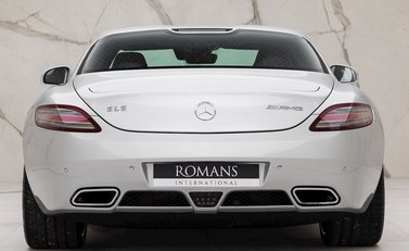 Mercedes-Benz SLS AMG 5
