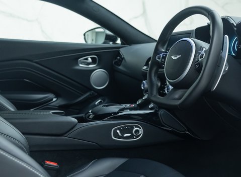 Aston Martin V8 Vantage 13