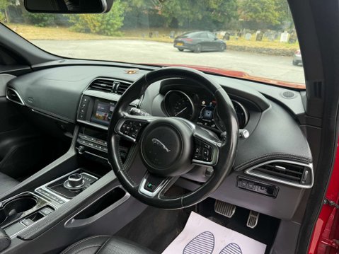 Jaguar F-Pace 2.0 F-PACE R-Sport AWD D Auto 4WD 5dr 26
