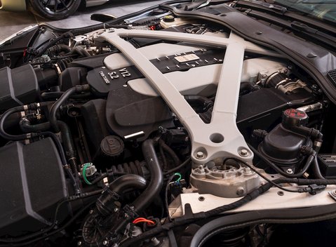 Aston Martin DB11 V12 13