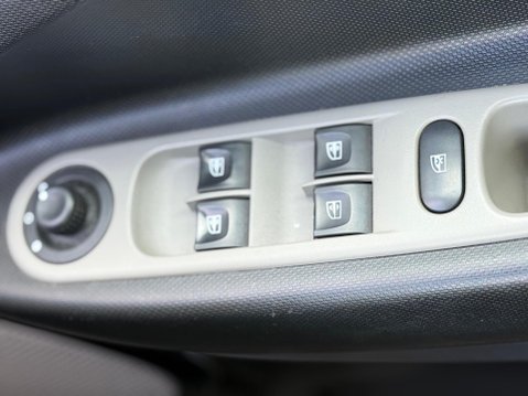 Renault Zoe 22kWh Dynamique Nav Auto 5dr (Battery Lease) 19