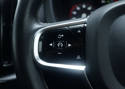 Volvo XC60 2.0 XC60 R-Design T6 Recharge AWD Auto 4WD 5dr 33