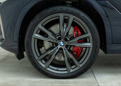 BMW X6 M50i
