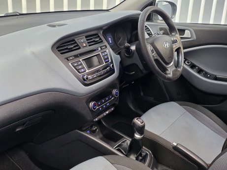 Hyundai i20 1.2 Premium SE Hatchback 5dr Petrol Manual Euro 6 (84 ps) 4