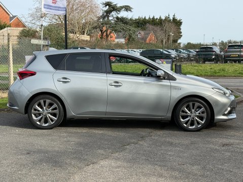 Toyota Auris VVT-I EXCEL HYBRID AUTO 2