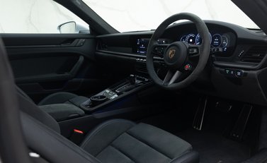 Porsche 911 Carrera GTS (992.2) 13