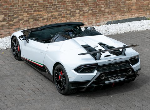 Lamborghini Huracan Spyder LP640-4 Performante 11