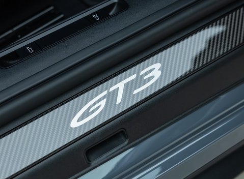 Porsche 911 GT3 TOURING (992) 23