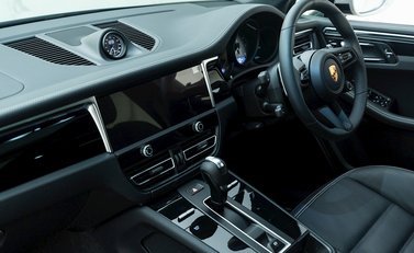 Porsche Macan GTS 15