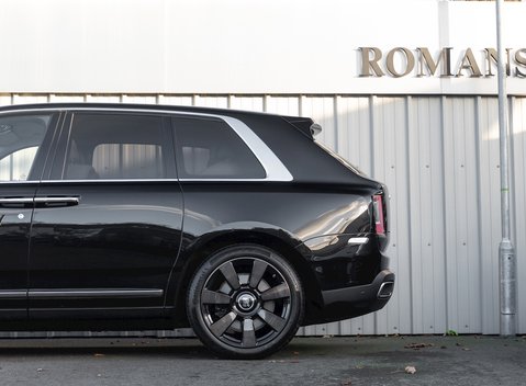 Rolls-Royce Cullinan 33