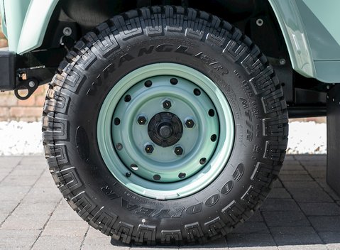 Land Rover Defender 90 Heritage 10