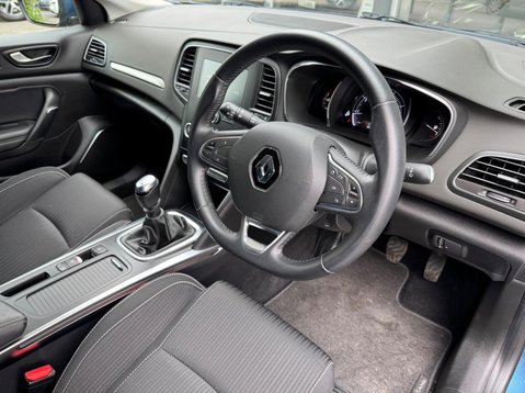 Renault Megane ICONIC TCE 37