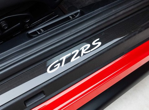 Porsche 911 GT2 RS (991) 21