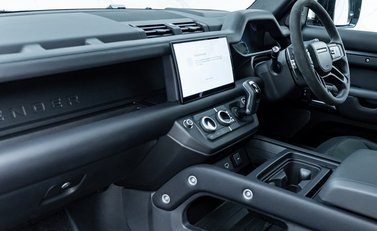 Land Rover Defender 110 V8 CARPATHIAN EDITION 21