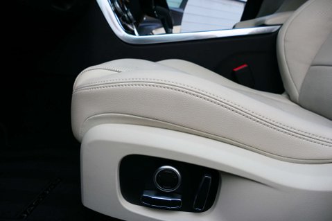 Jaguar XE 2.0 XE R-Dynamic SE D MHEV Auto 4dr 27