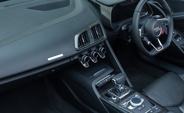 Audi R8 V10 PERFORMANCE CARBON BLACK SPYDER 21