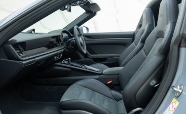 Porsche 911 Targa 4 GTS (992) 17