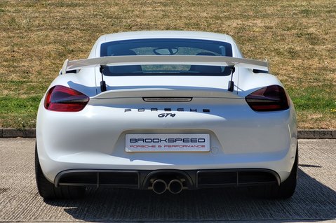 Porsche Cayman GT4 6