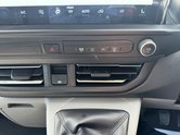 Ford Transit Custom LWB L2H1 [SOLD CM] Low Roof Limited 300 Air Con Alloys Cam Sensors EURO 6 39