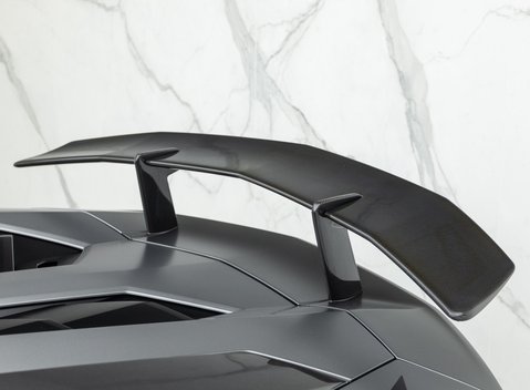 Lamborghini Aventador SV LP 750-4 Roadster 35