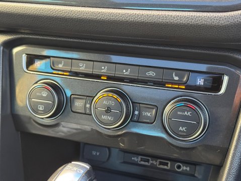 Volkswagen Tiguan 2.0 TDI R-Line DSG 4Motion Euro 6 (s/s) 5dr 43