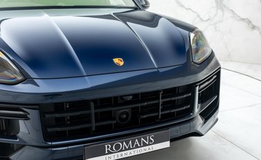 Porsche Cayenne TURBO E-HYBRID COUPE WITH GT PACKAGE 35