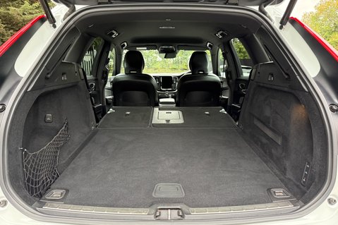 Volvo XC60 B4 R-DESIGN PRO AWD - 22 INCH ALLOY WHEELS - CRYSTAL WHITE PAINT 54