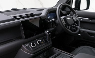 Land Rover Defender 90 X D300 14