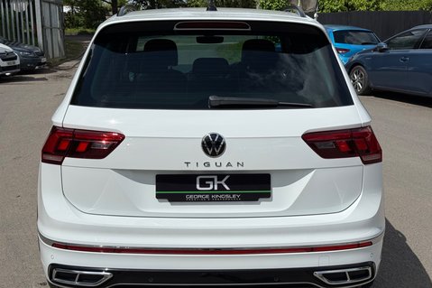 Volkswagen Tiguan R-LINE TSI DSG - ONE OWNER - APPLE CAR PLAY -ADAPTIVE CRUISE 9