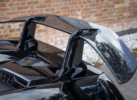 Lamborghini Huracan LP640-4 Performante 23