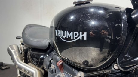 Triumph Street 900 2016 ONLY 14K MOT SPORTS EXHAUST WARRANTY 900CC 12