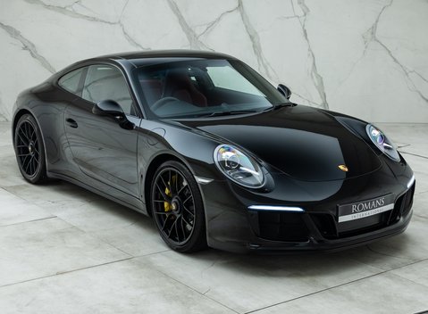 Porsche 911 Carrera GTS (991.2) 11