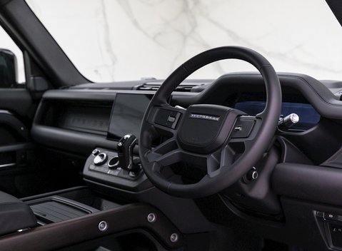 Land Rover Defender 90 X D300 9
